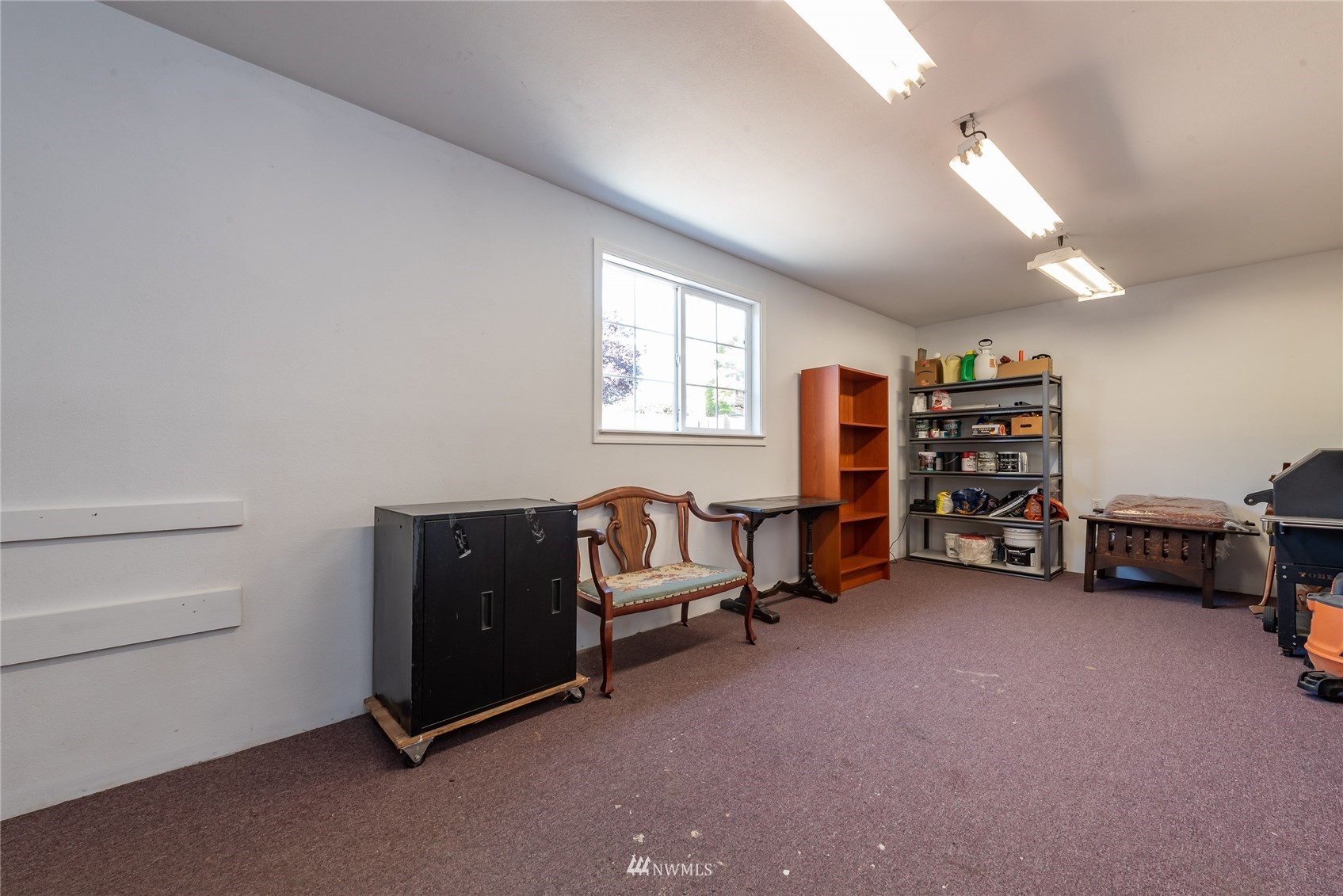 715 Sumner Avenue Sumner, WA 98390 - Photo 34 of 39 a living room with furniture and a dresser