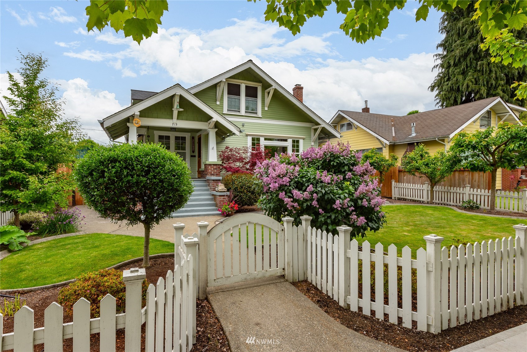 715 Sumner Avenue Sumner, WA 98390 - Photo 36 of 39 a front view of a house with a garden
