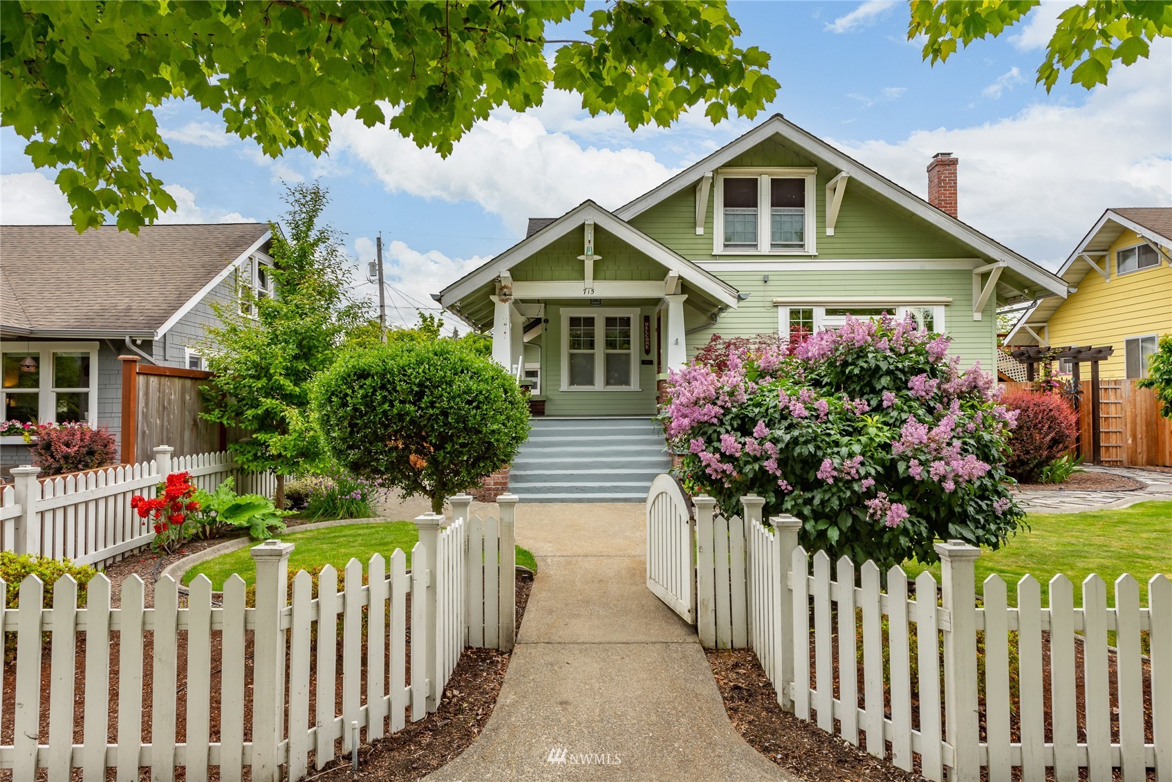 715 Sumner Avenue Sumner, WA 98390 - Photo 4 of 39 a front view of house with yard and trees