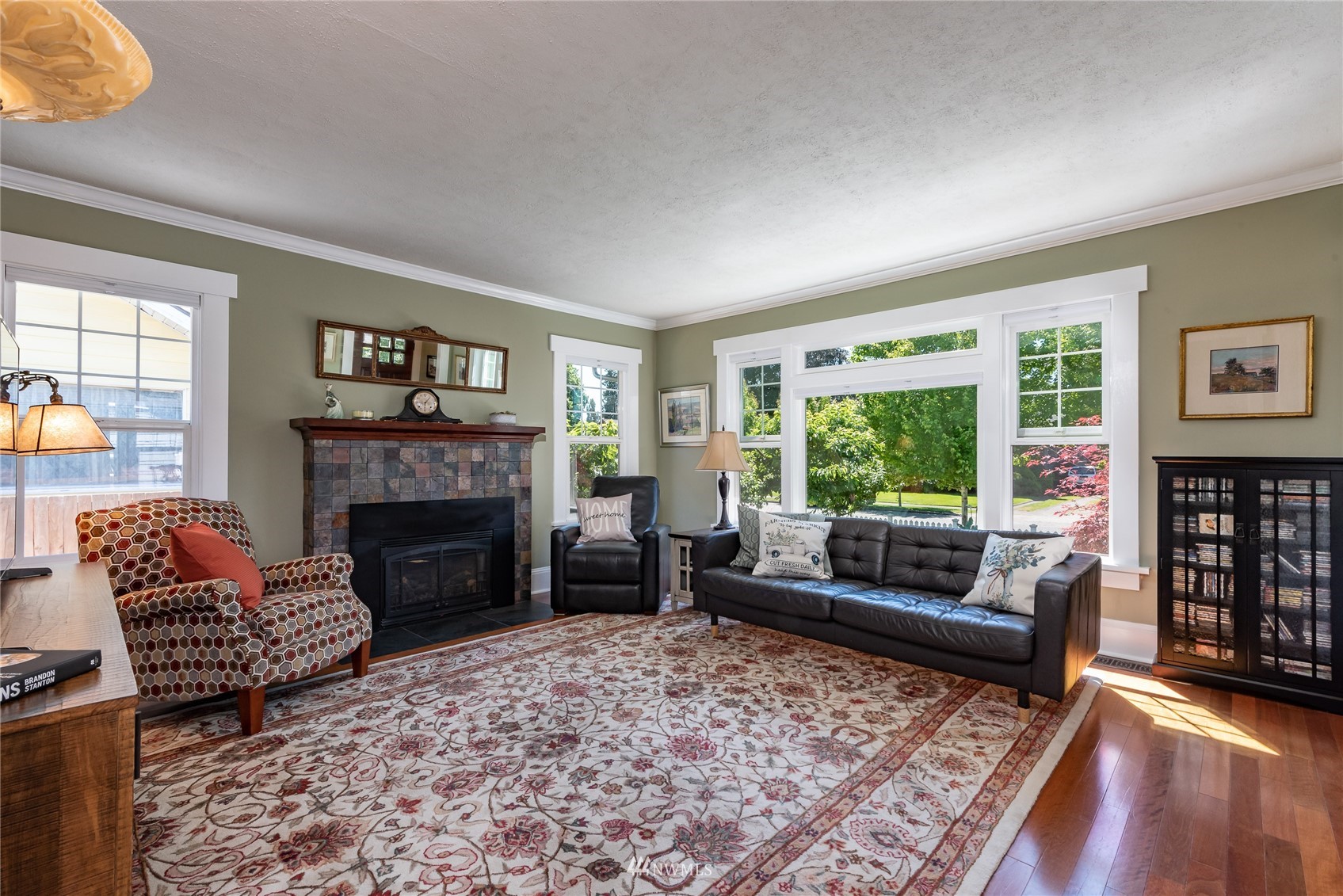 715 Sumner Avenue Sumner, WA 98390 - Photo 5 of 39 a living room with furniture and a fireplace