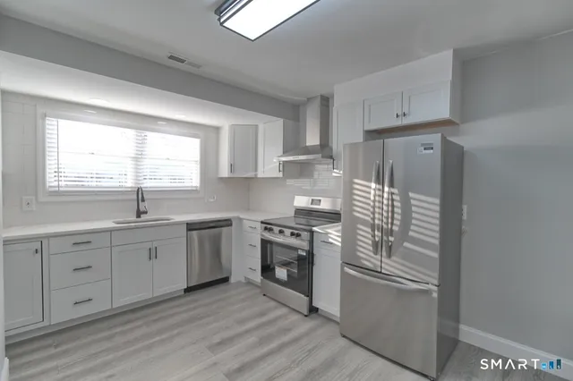 $2,600 | 169 Clark Street, Unit B, Milford, CT 06460