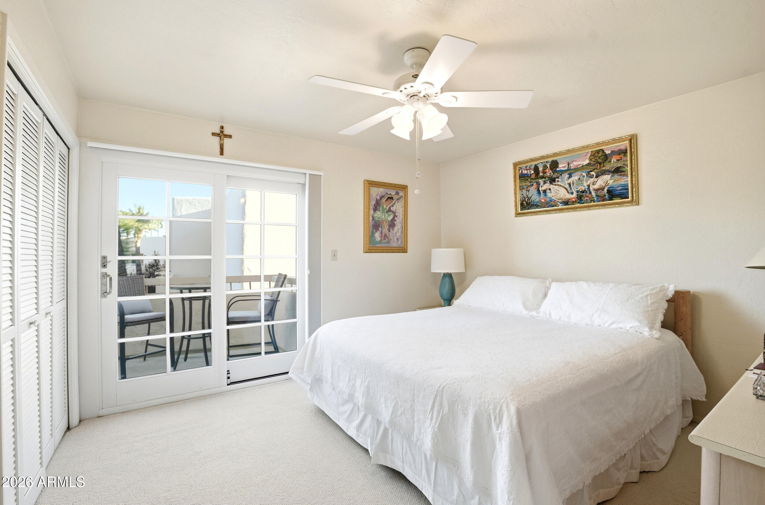 6150 North Scottsdale Road, Unit 52 Paradise Valley, AZ 85253 - Photo 5 of 24 a bedroom with a large bed and a window