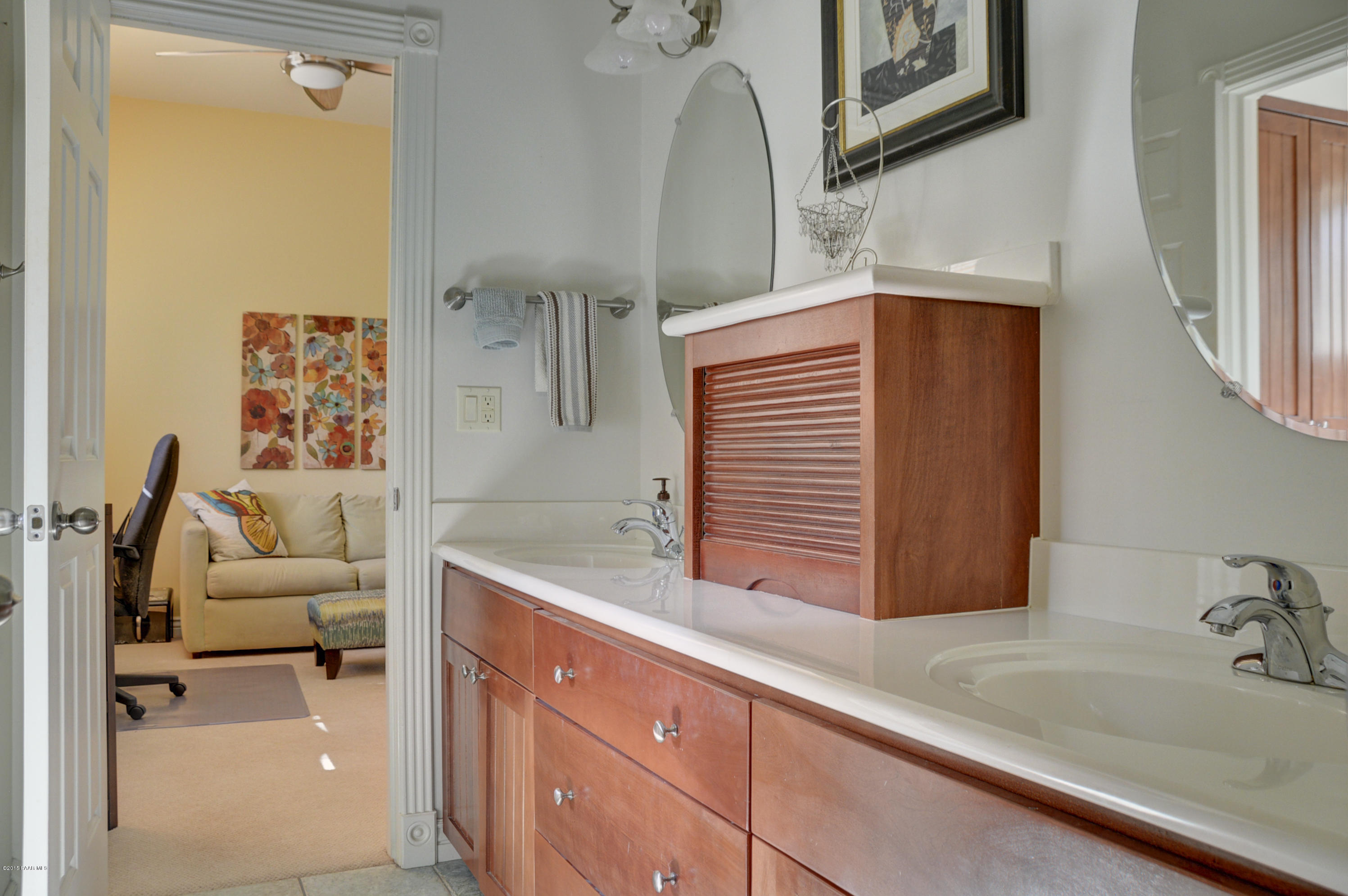 43 Rill Road Prescott, AZ 86305 - Photo 32 of 43 032_Guest Full Bathroom 2