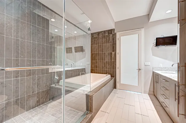 a view of walk in closet