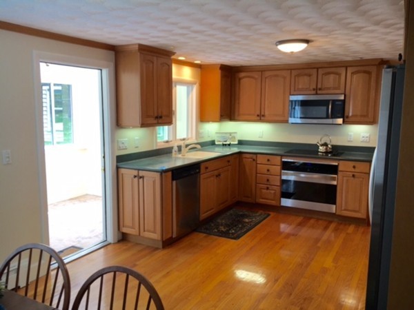 21 Kieran Road Reading, MA 01867 - Photo 8 of 28 Gallery Image 8
