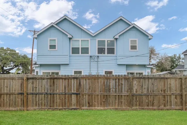 $499,000 | 1000 East Fannin Street, Luling, TX 78648