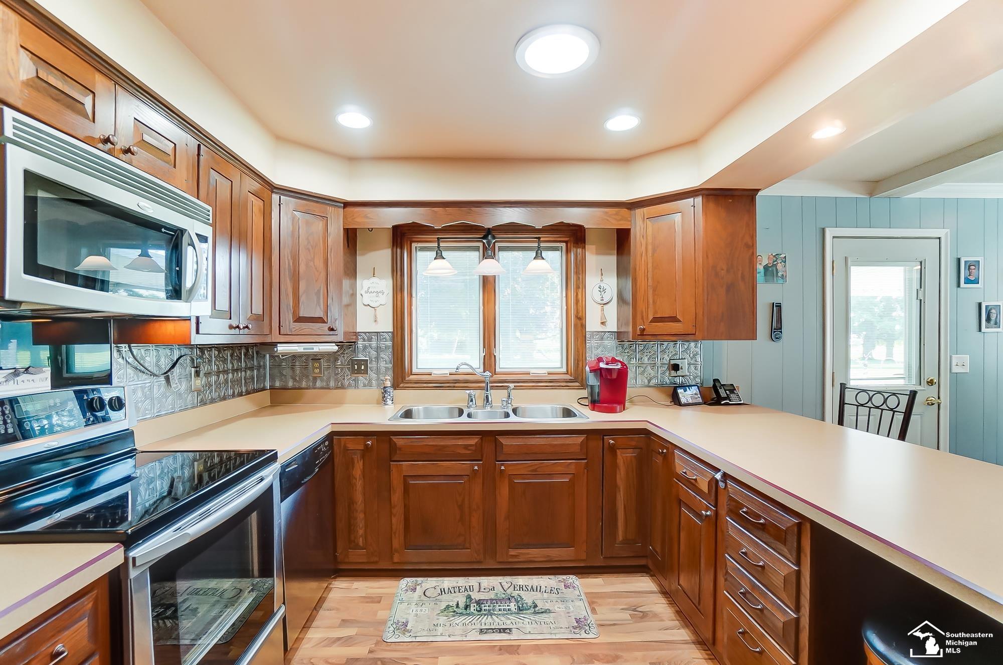 735 East Hurd Road Monroe, MI 48162 - Photo 11 of 51 50148743-a2687cc9-d1c4-4504-934d-d69b7863fbb3.JPG
