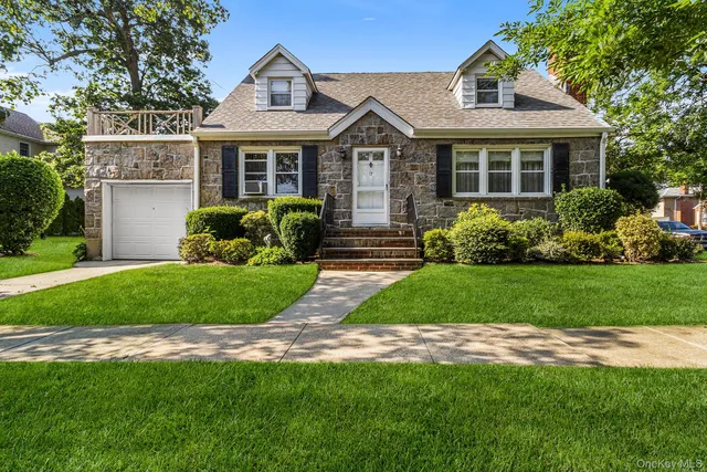 $849,999 | 19 Dallas Avenue, New Hyde Park, NY 11040