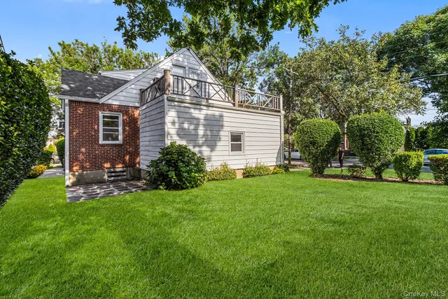 $849,999 | 19 Dallas Avenue, New Hyde Park, NY 11040