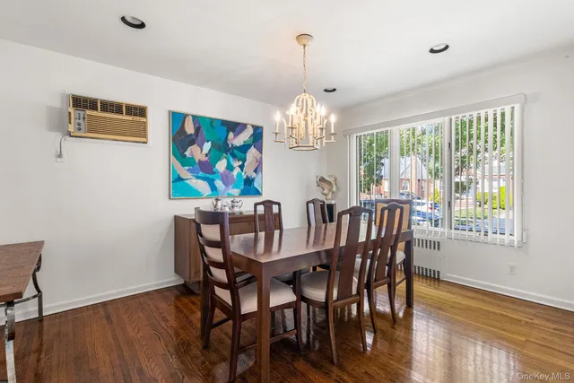 $849,999 | 19 Dallas Avenue, New Hyde Park, NY 11040