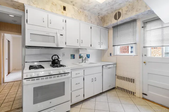 $849,999 | 19 Dallas Avenue, New Hyde Park, NY 11040