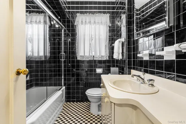 $849,999 | 19 Dallas Avenue, New Hyde Park, NY 11040