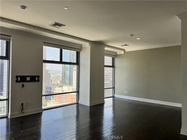 $3,650 | 801 South Grand, Unit 2204, Los Angeles, CA 90017