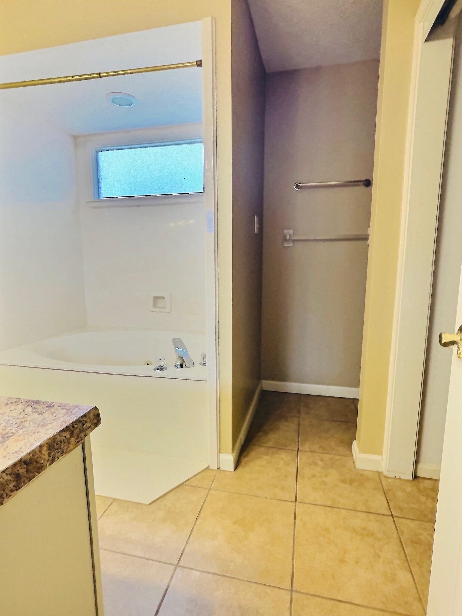 6946 Snyder Road Memphis, TN 38141 - Photo 8 of 12 a bathroom with a bathtub