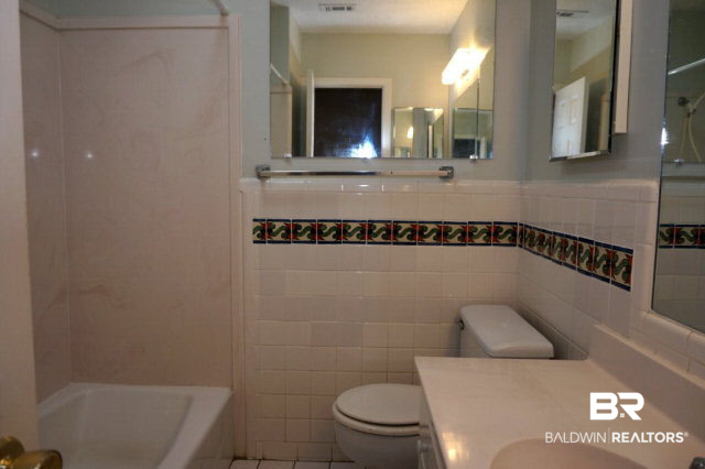 518 Southern Way Spanish Fort, AL 36527 - Photo 10 of 17 Hall bath