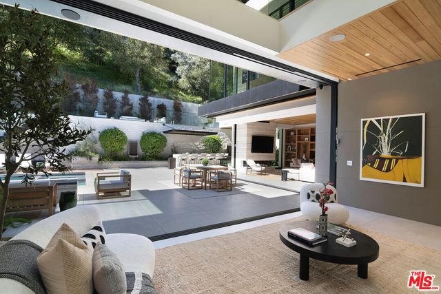 $12,950,000 | 2641 Hutton Drive, Beverly Hills, CA 90210