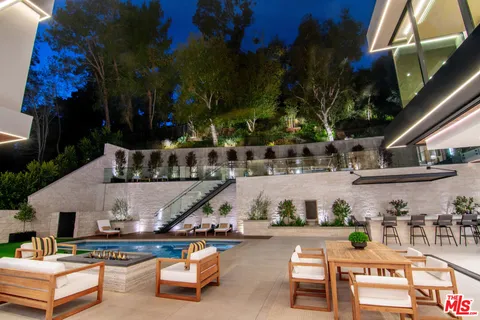 $12,950,000 | 2641 Hutton Drive, Beverly Hills, CA 90210