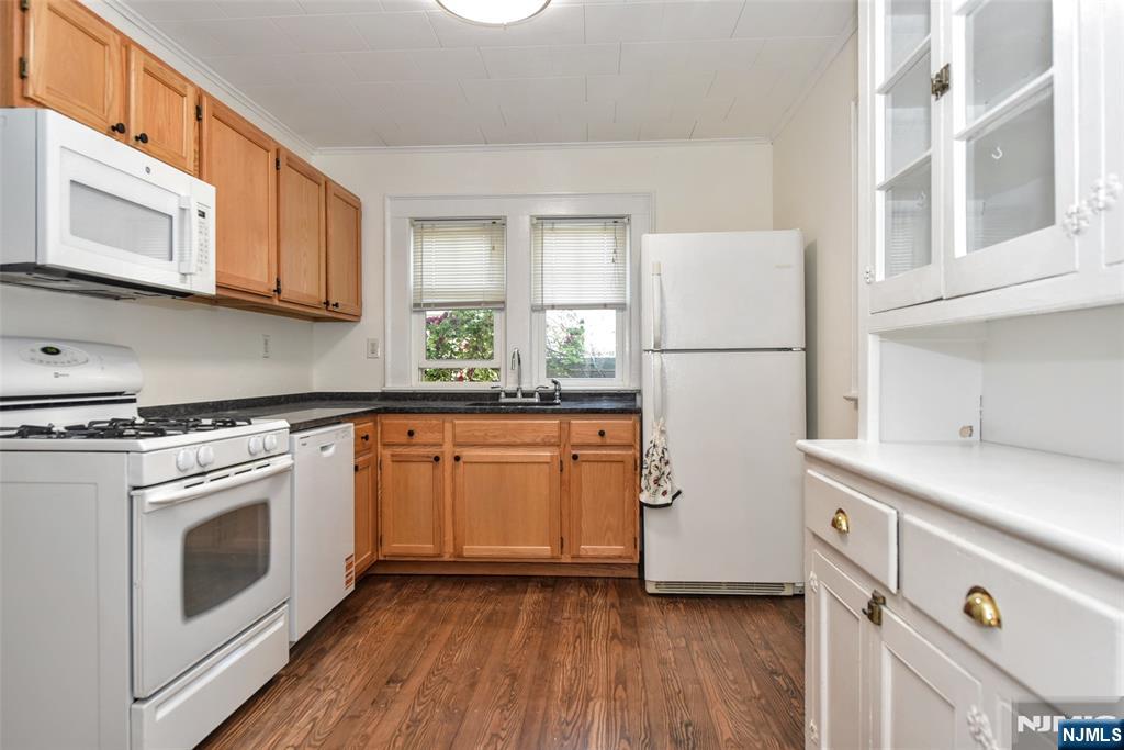 220 Feronia Way, Unit 1 Rutherford, NJ 07070 - Photo 11 of 19