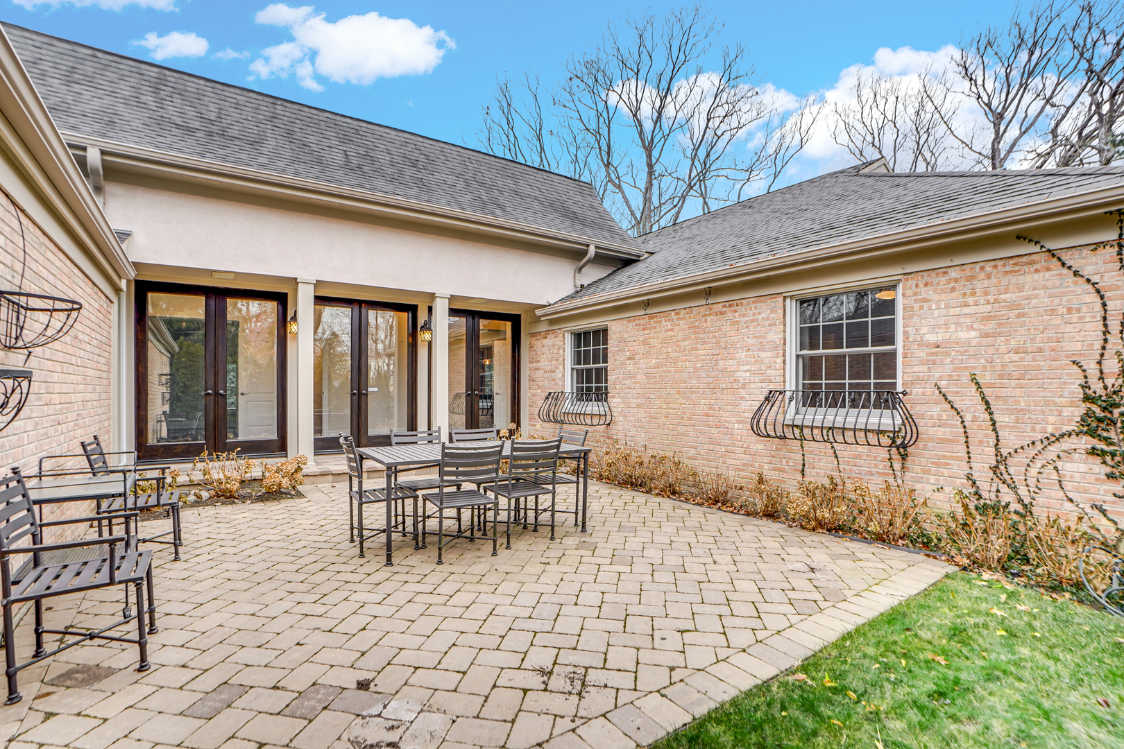 104 Moffett Road Lake Bluff, IL 60044 - Photo 25 of 40 a patio with table and chairs and potted plants