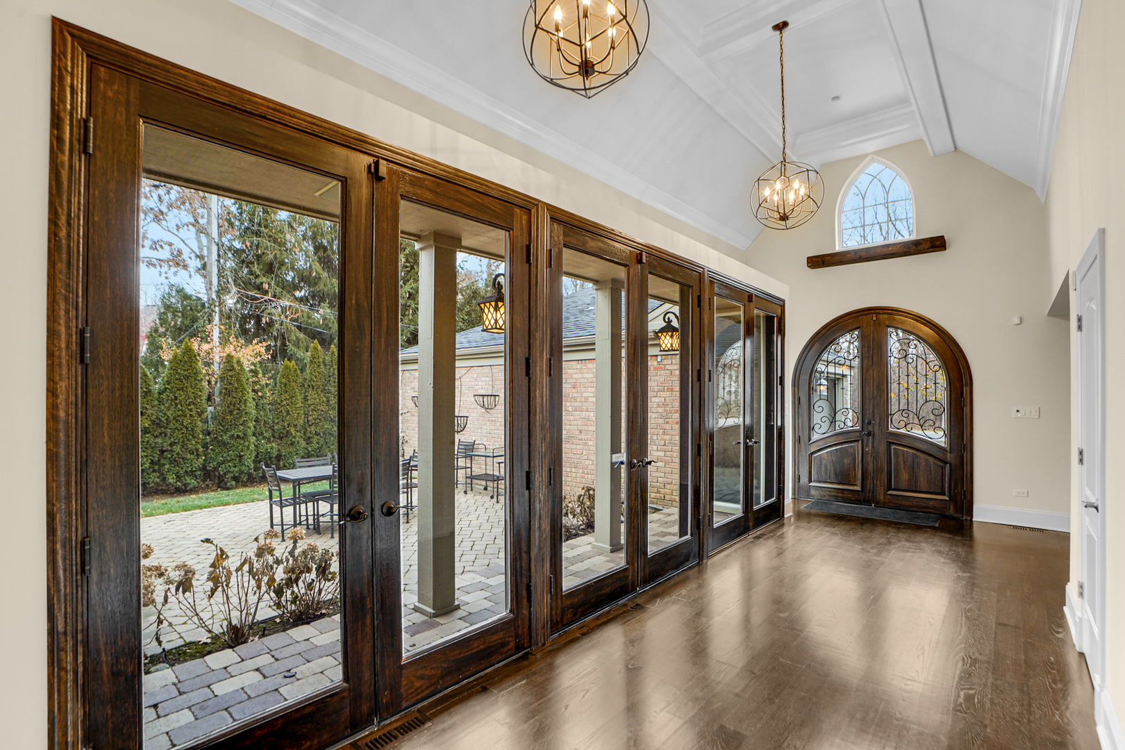 104 Moffett Road Lake Bluff, IL 60044 - Photo 6 of 40 a view of entryway with livingroom