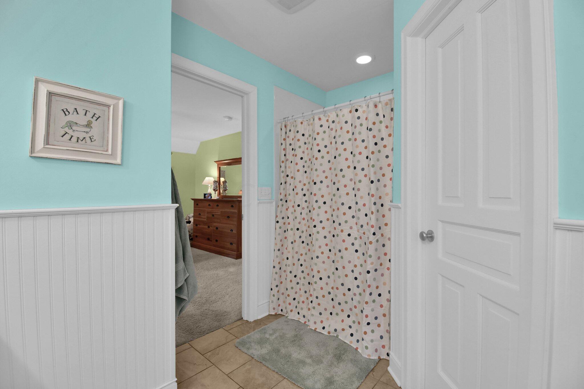 1921 Andover Road Columbus, OH 43212 - Photo 30 of 72 Jack & Jill Bath separates two large bedrooms