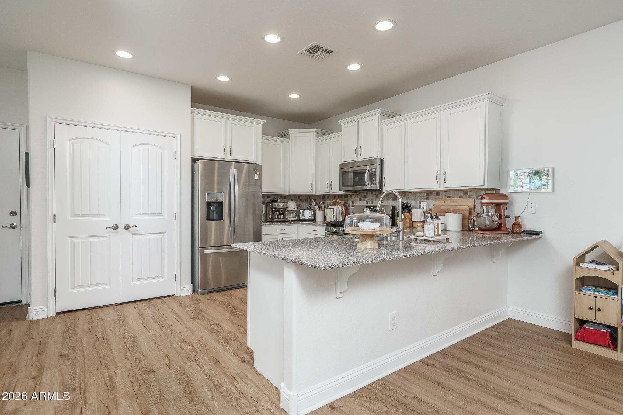 2667 North Riley Road Buckeye, AZ 85396 - Photo 6 of 39 6) KITCHEN