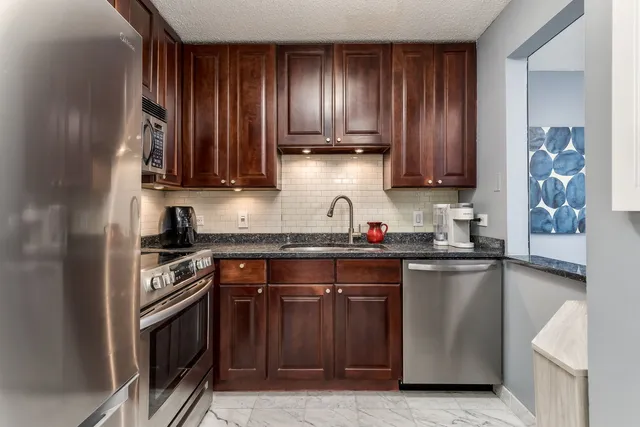 $245,000 | 1212 North LaSalle Drive, Unit 2303, Chicago, IL 60610