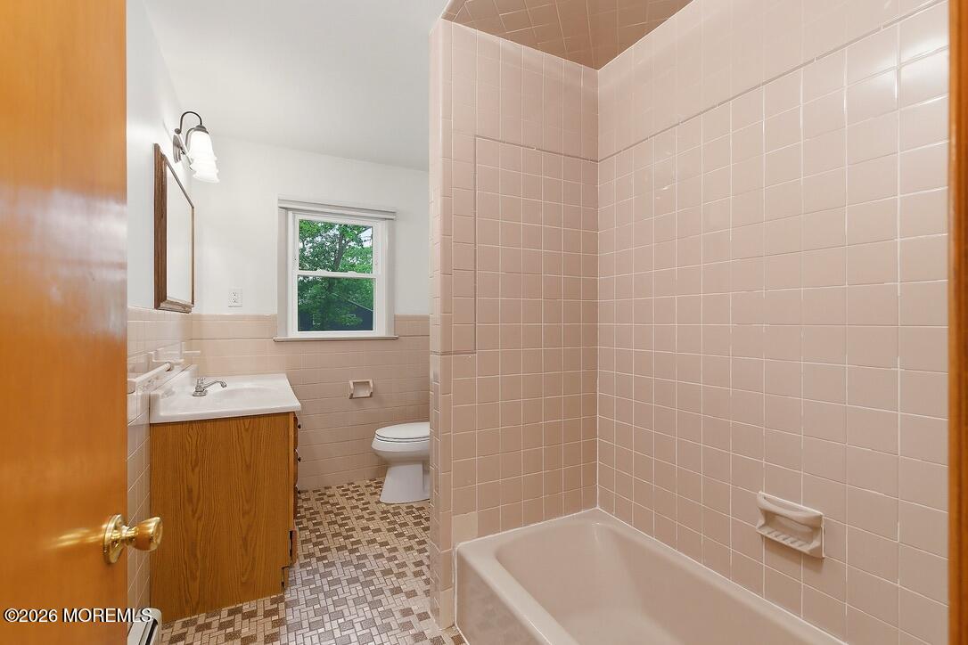 471 Drum Point Road Brick, NJ 08723 - Photo 17 of 25 Bathroom
