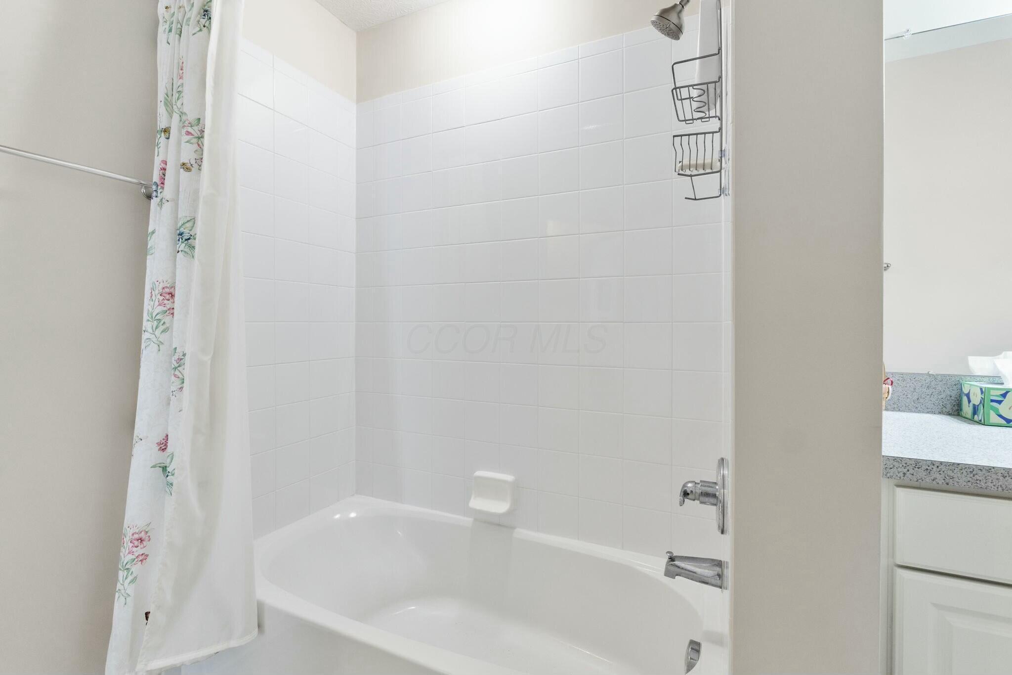 223 Stonegate Loop Pataskala, OH 43062 - Photo 51 of 61 Hall Bathtub