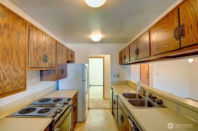 $345,000 | 2021 North Laventure Road, Unit 304, Mount Vernon, WA 98273