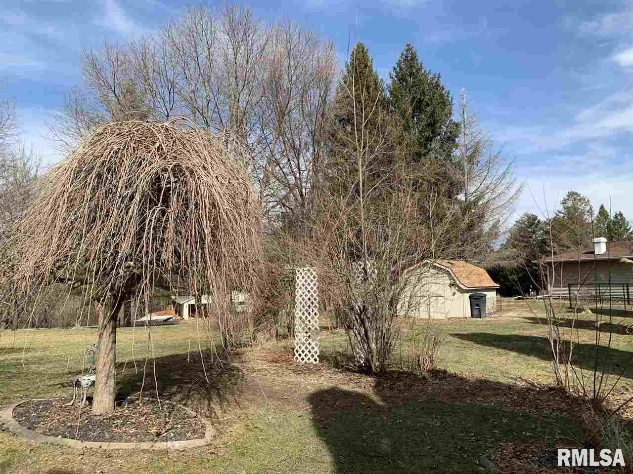 112 Prairie Hill Road Blue Grass, IA 52726 - Photo 3 of 24 Gallery Image 3