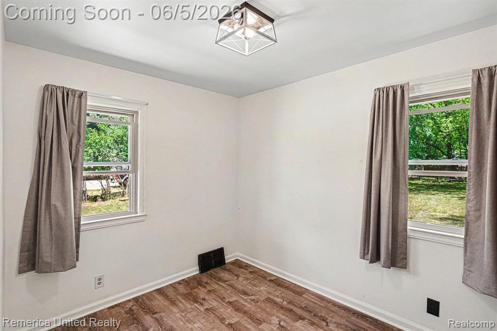 1024 Lee Street Fenton, MI 48430 - Photo 13 of 32