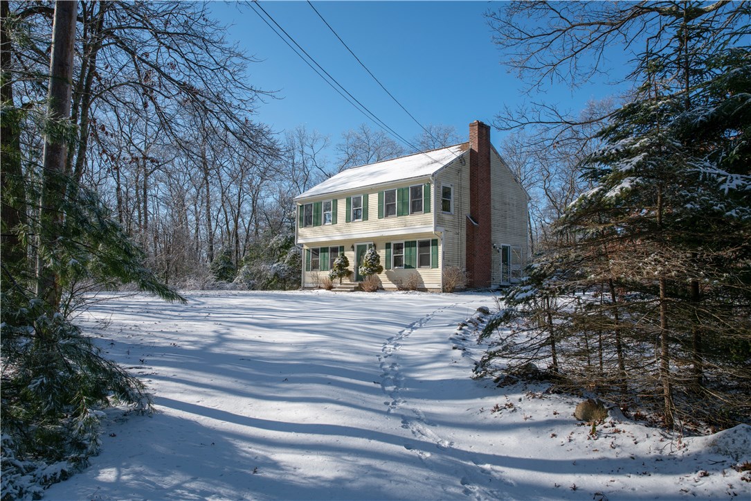 985 Reynolds Road Glocester, RI 02814 - Photo 3 of 21