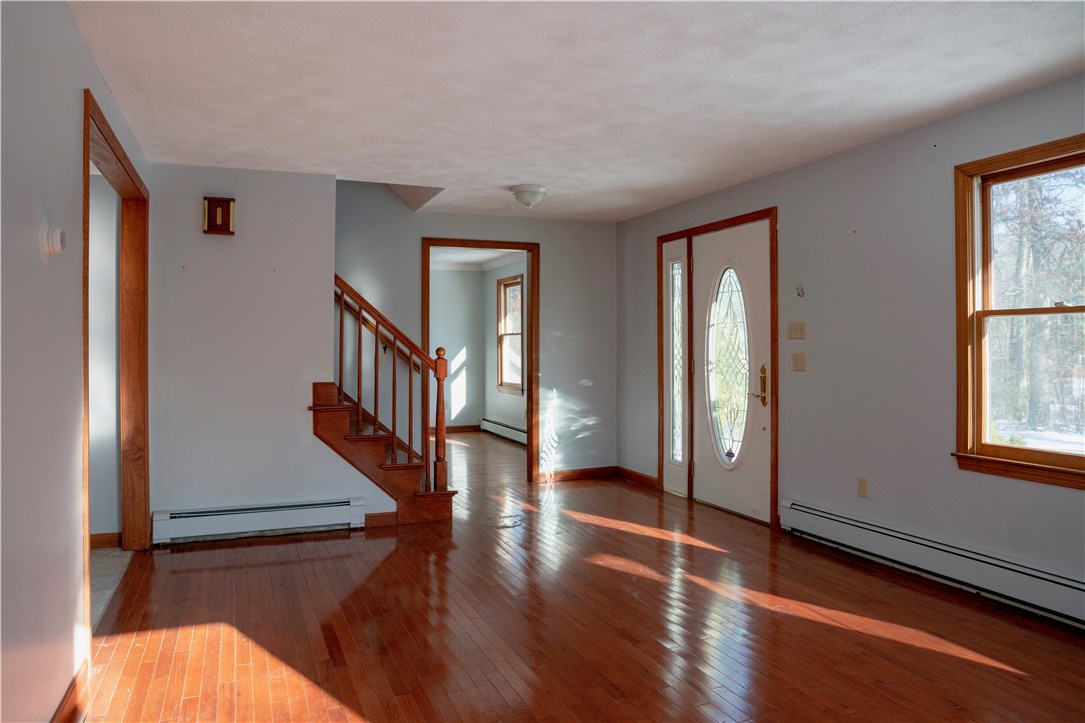 985 Reynolds Road Glocester, RI 02814 - Photo 4 of 21