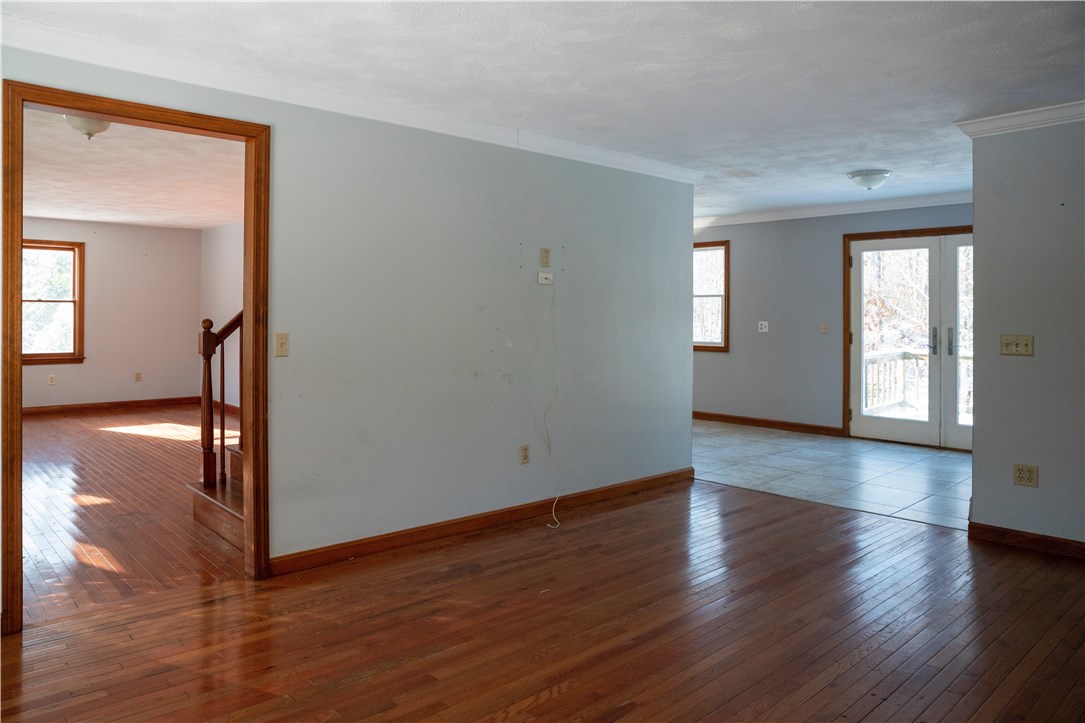 985 Reynolds Road Glocester, RI 02814 - Photo 5 of 21