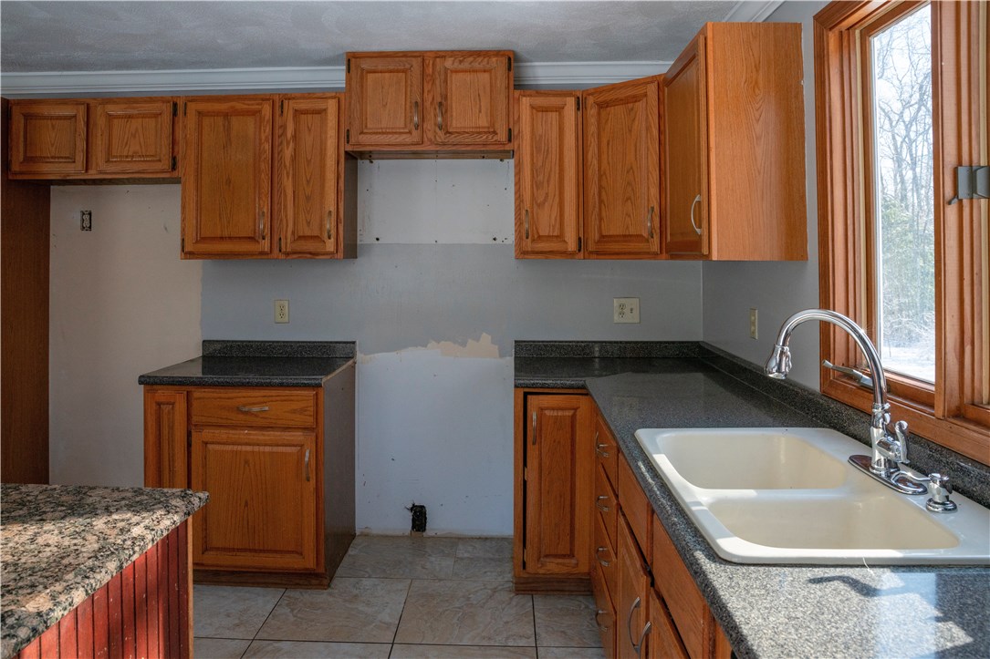 985 Reynolds Road Glocester, RI 02814 - Photo 8 of 21