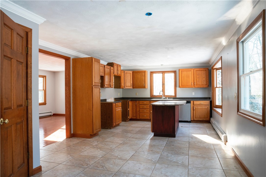 985 Reynolds Road Glocester, RI 02814 - Photo 9 of 21