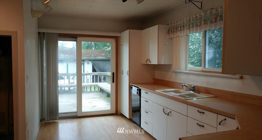 17749 Peterson Road Burlington, WA 98233 - Photo 2 of 16 Gallery Image 2