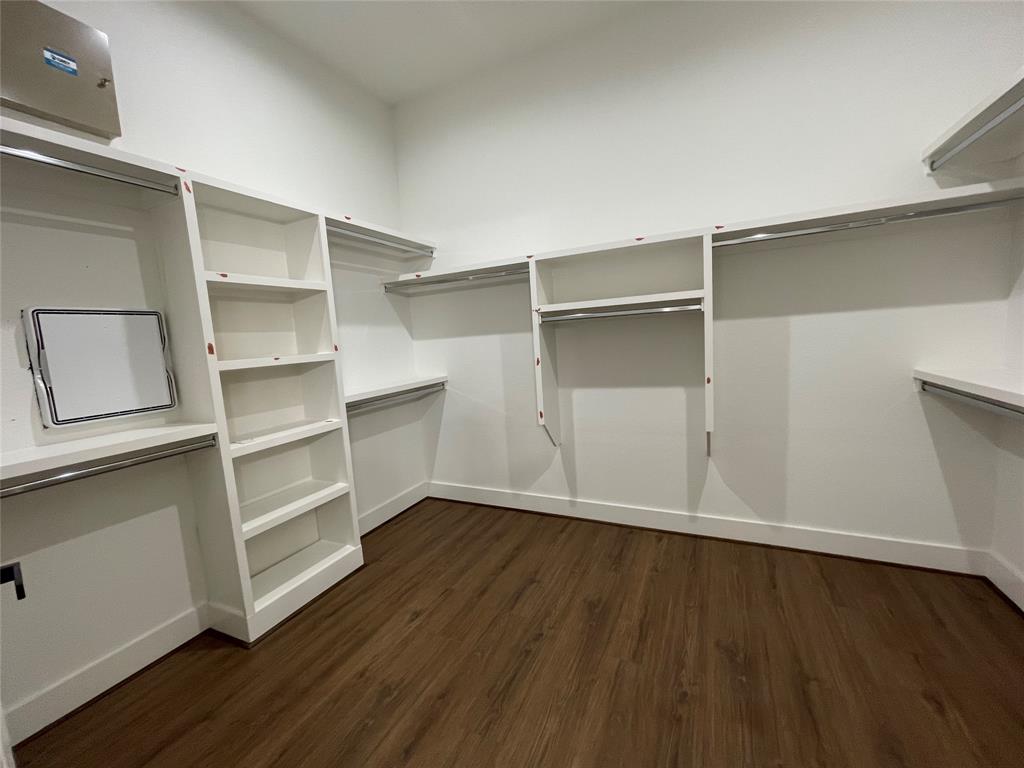 2725 1st Avenue Dallas, TX 75210 - Photo 20 of 29 a view of an empty walk in closet