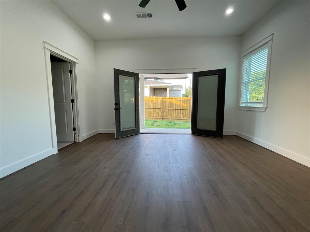 2725 1st Avenue Dallas, TX 75210 - Photo 25 of 29 an empty room with wooden floor and windows