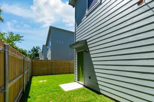 2725 1st Avenue Dallas, TX 75210 - Photo 7 of 29 a view of a backyard