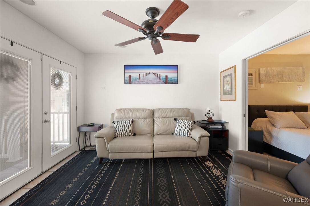 2000 Ramar Road, Unit 577 Bullhead City, AZ 86442 - Photo 11 of 52 Living Room