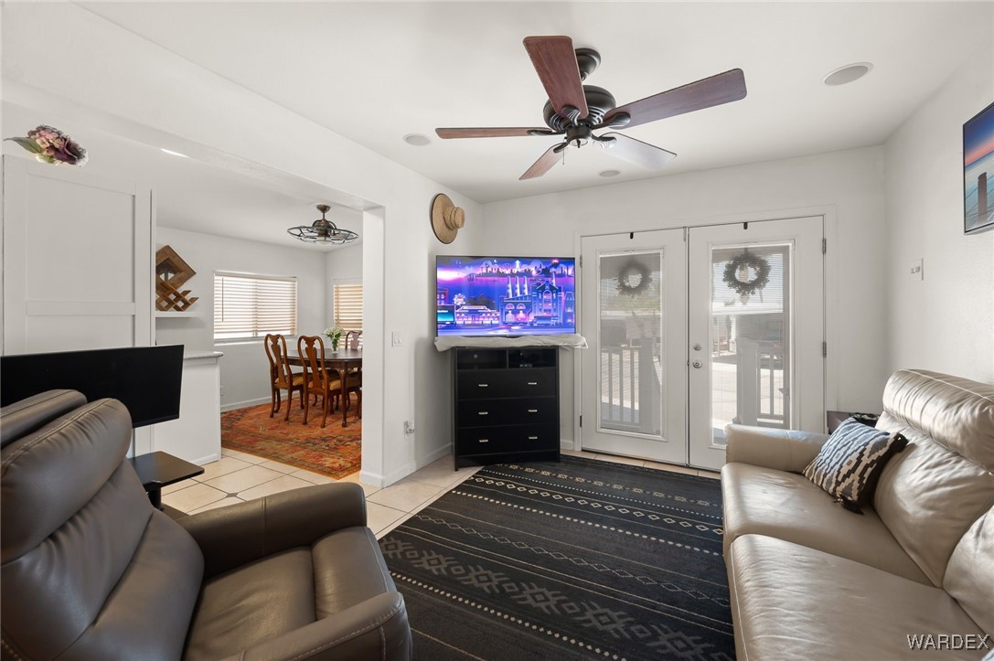 2000 Ramar Road, Unit 577 Bullhead City, AZ 86442 - Photo 12 of 52 Living Room
