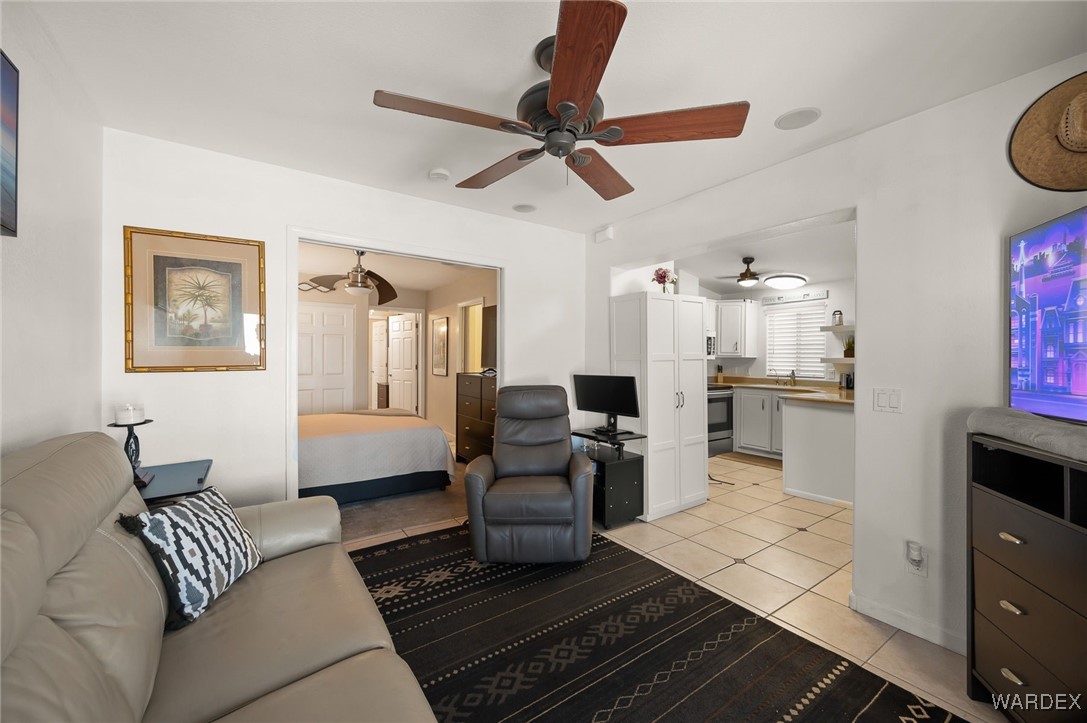 2000 Ramar Road, Unit 577 Bullhead City, AZ 86442 - Photo 13 of 52 Living Room