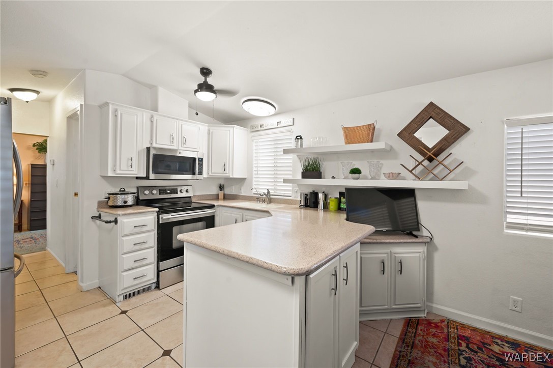 2000 Ramar Road, Unit 577 Bullhead City, AZ 86442 - Photo 15 of 52 Kitchen