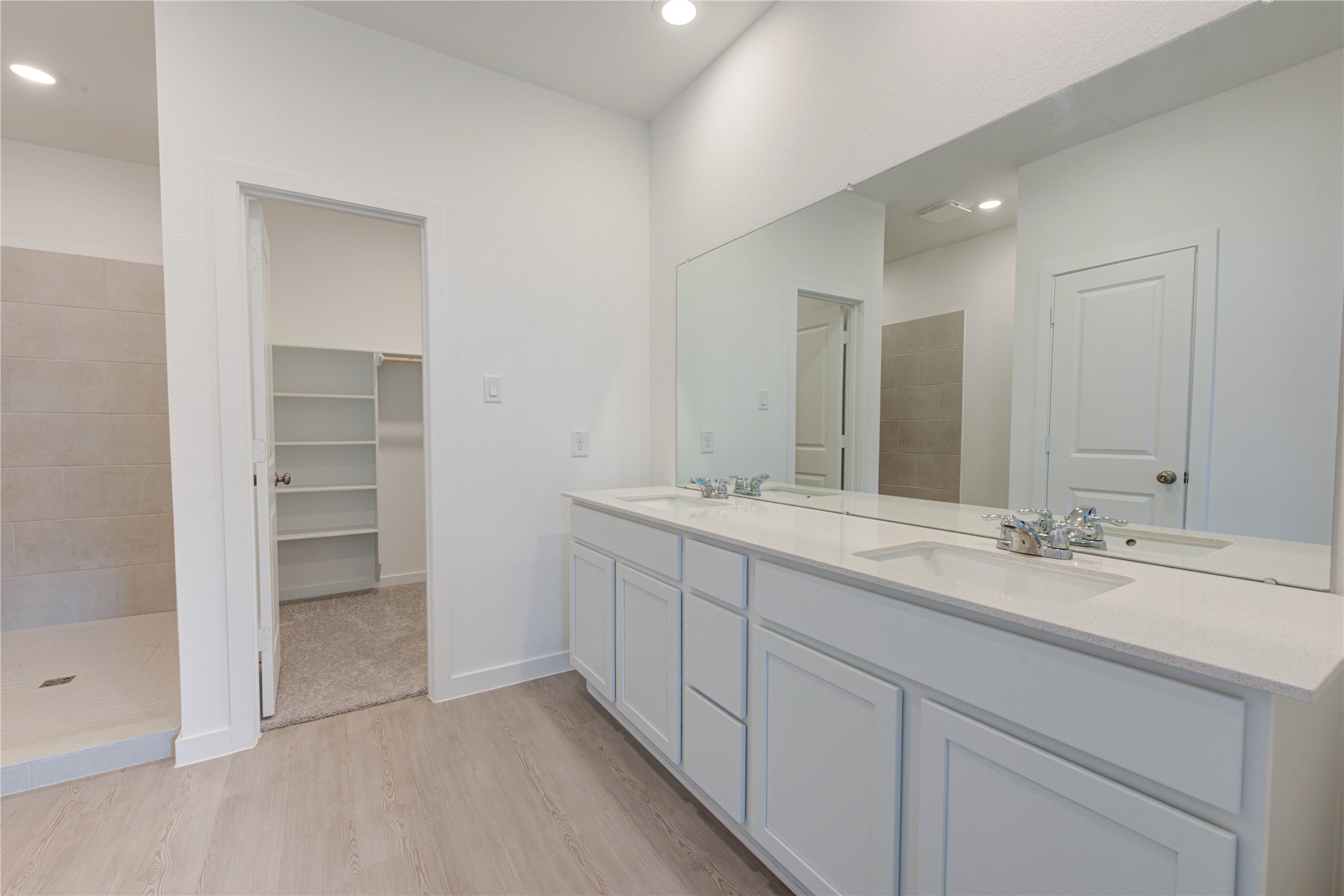 400 Robin Court Angleton, TX 77515 - Photo 17 of 20