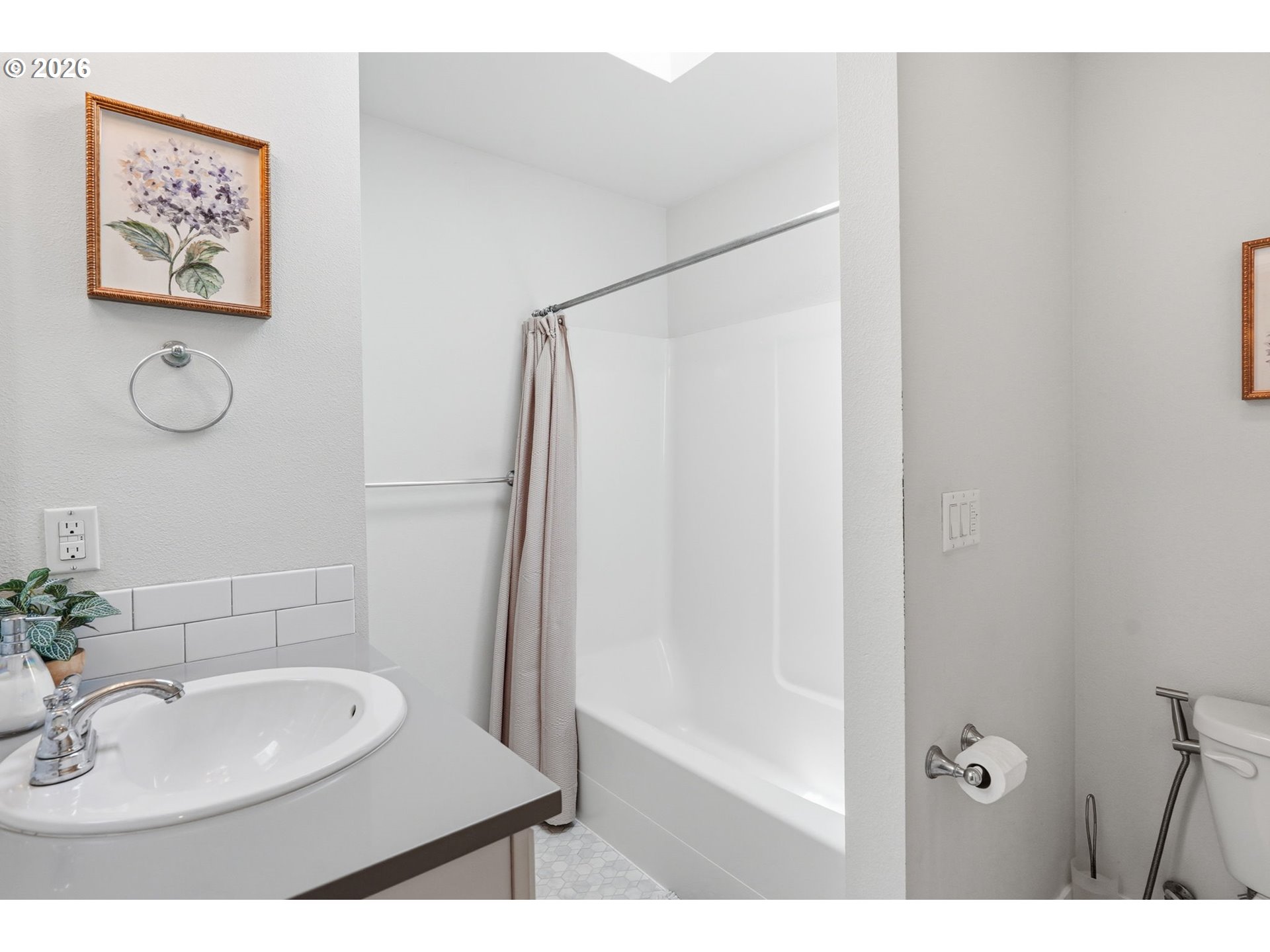 10045 Southeast Clinton Street Portland, OR 97266 - Photo 18 of 28
