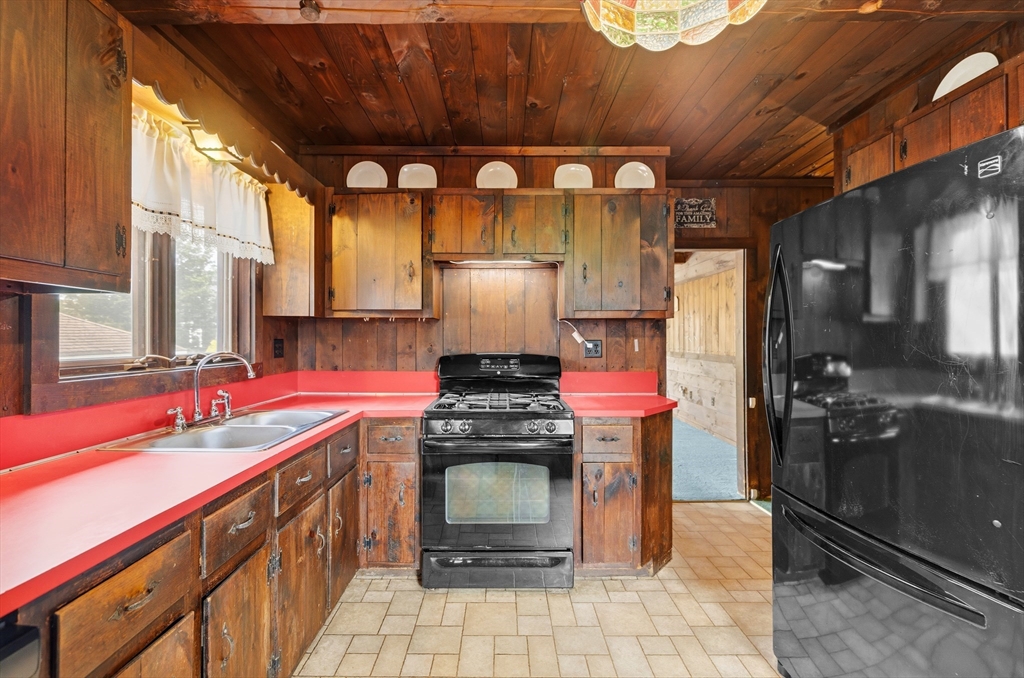 73 Chestnut Street Fairhaven, MA 02719 - Photo 12 of 42