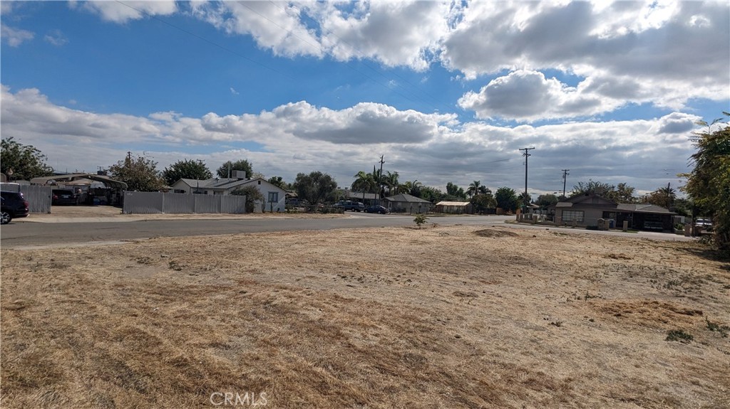 500 Lawson Road Bakersfield, CA 93307 - Photo 11 of 15 a view of a dry yard with wooden fence