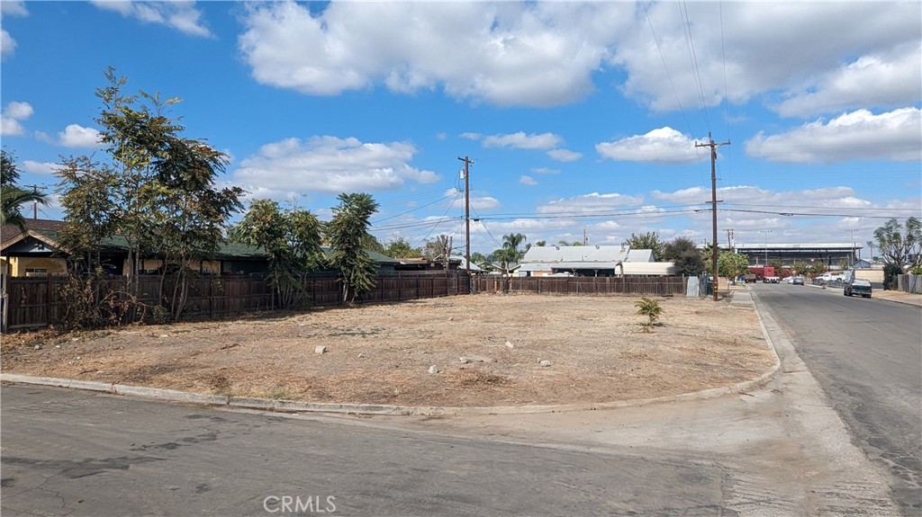 500 Lawson Road Bakersfield, CA 93307 - Photo 13 of 15 a view of outdoor space with city view